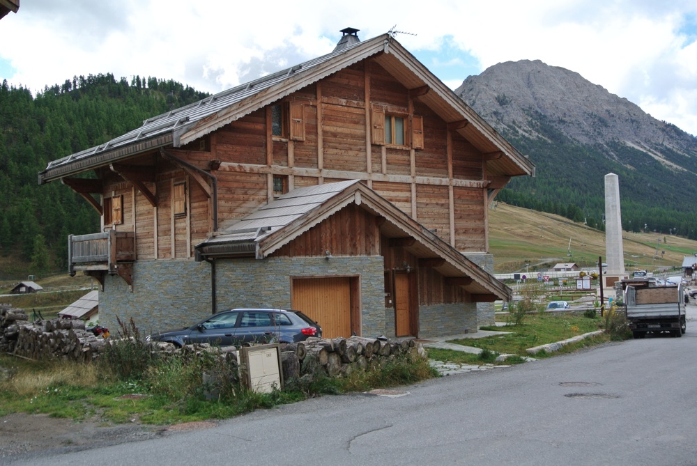 3-chalet-contemporain-montgenevre